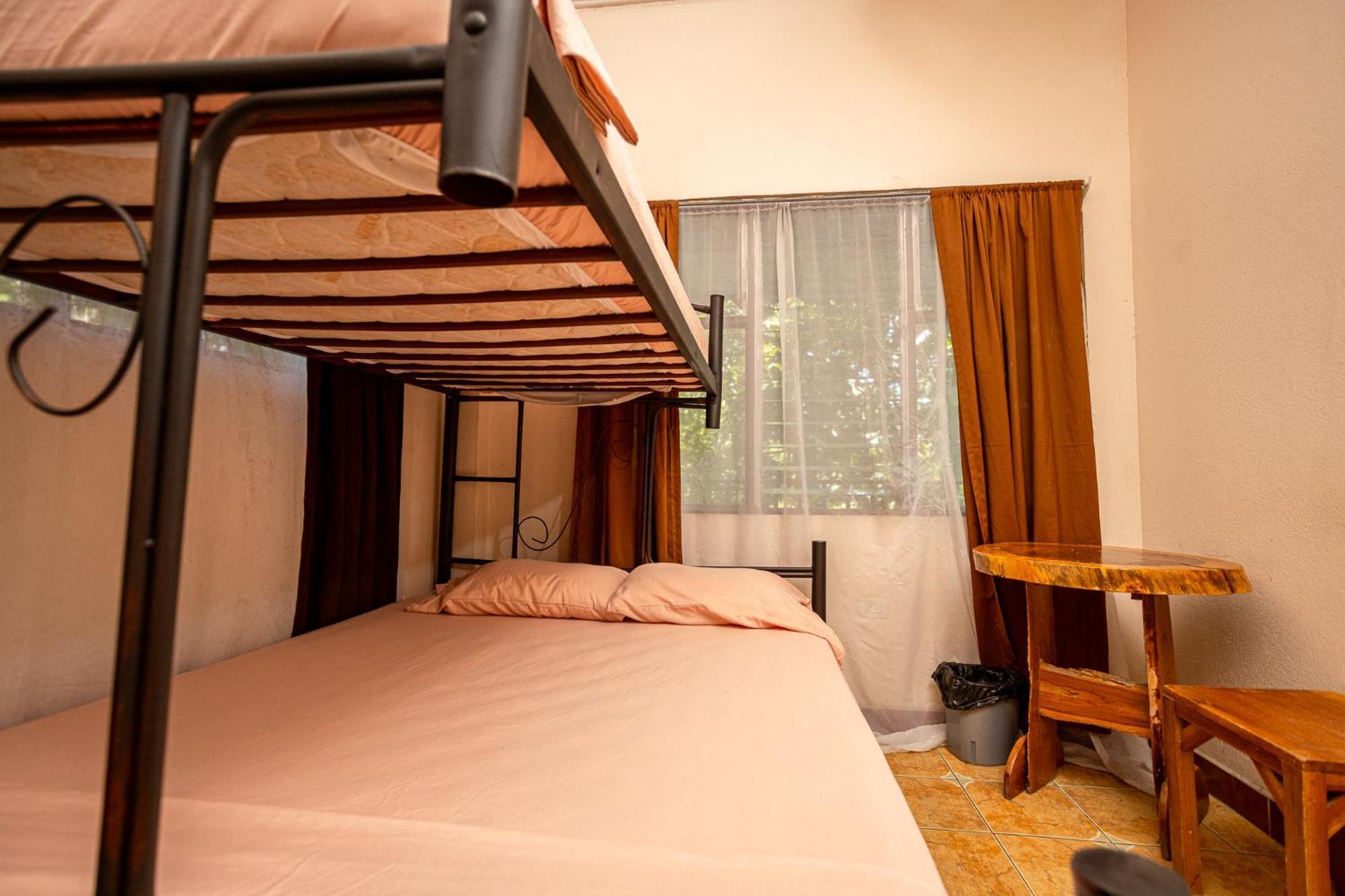 Manuel Antonio Hostel Екстер'єр фото