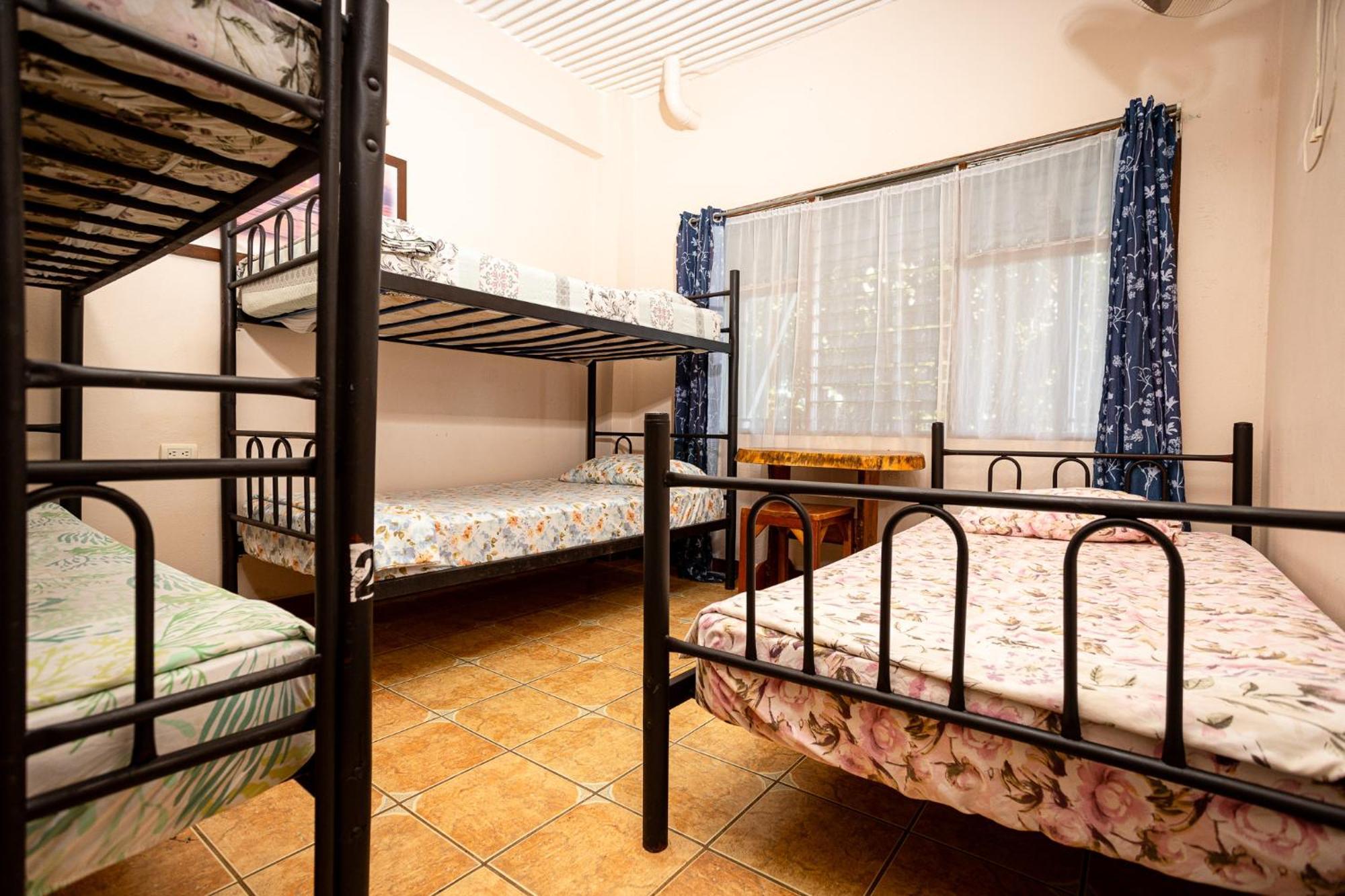 Manuel Antonio Hostel Екстер'єр фото