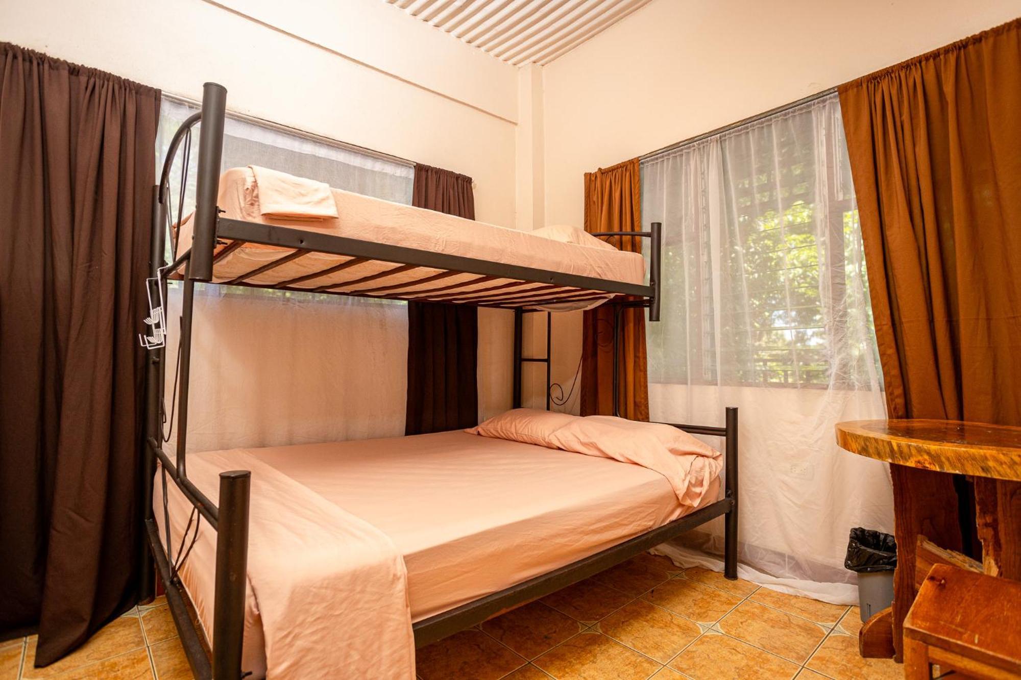 Manuel Antonio Hostel Екстер'єр фото