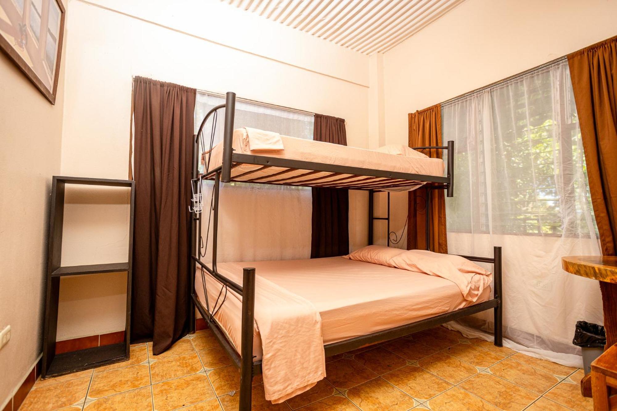 Manuel Antonio Hostel Екстер'єр фото