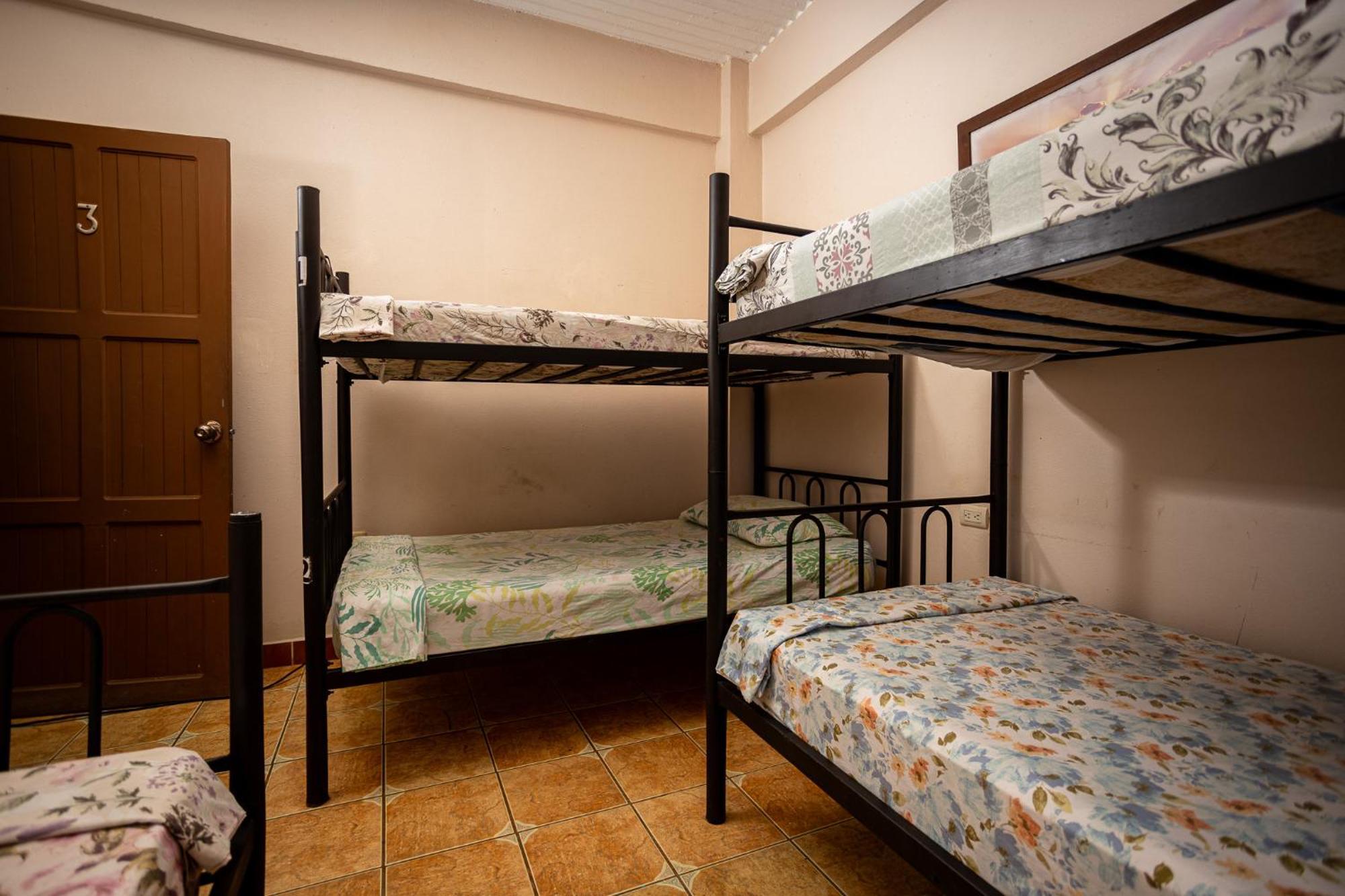 Manuel Antonio Hostel Екстер'єр фото