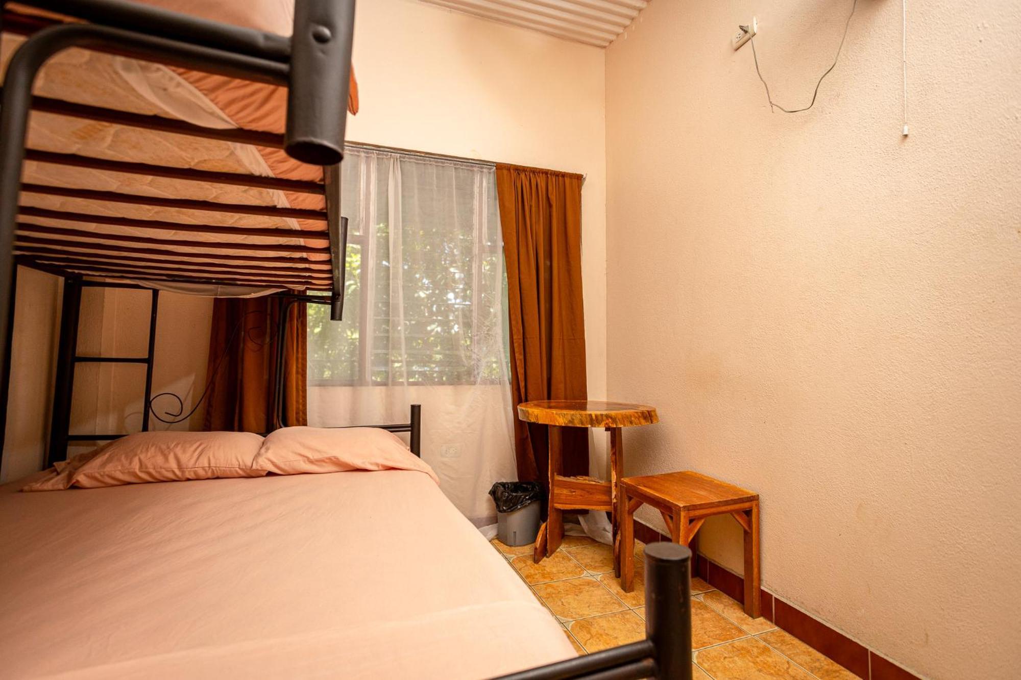 Manuel Antonio Hostel Екстер'єр фото