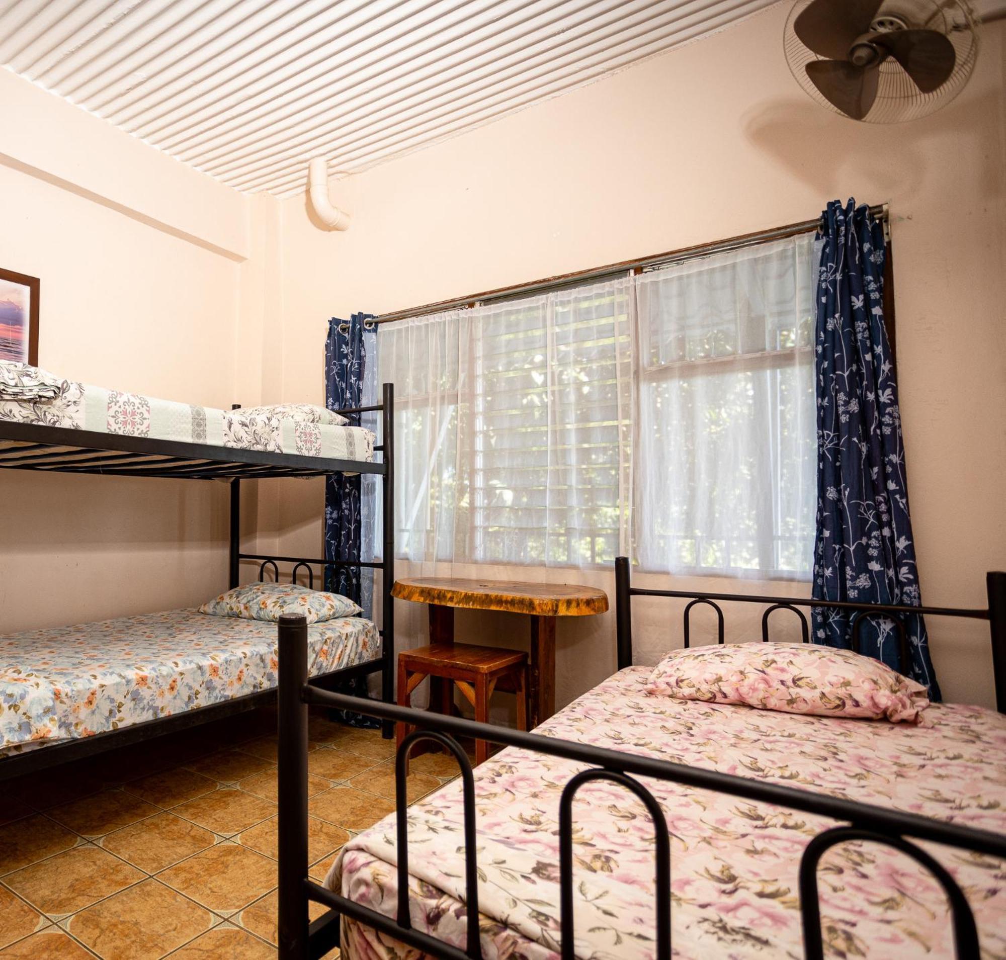 Manuel Antonio Hostel Екстер'єр фото
